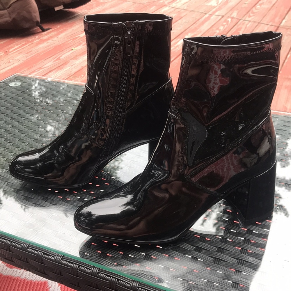 Steve Madden Sania Black Patent  booties size 7.5